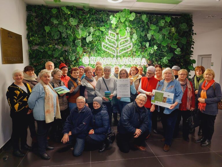 Krakowscy seniorzy z&nbsp;Kolpinga z&nbsp;wizytą w&nbsp;ekospalarni śmieci.